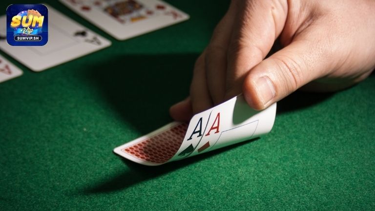 Hướng dẫn cách chơi Poker chi tiết tại Sumvip cho tân binh
